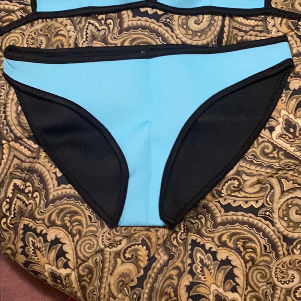 🌟GORGEOUS SKY BLUE NEOPRENE INSPIRED BIKINI 👙 - Picture 2 of 7